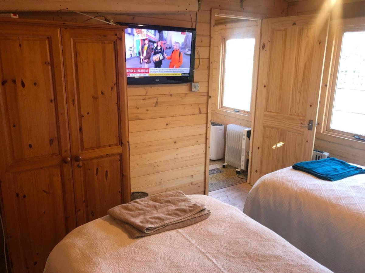 Cosy Garden Log Cabin Salisbury Luaran gambar