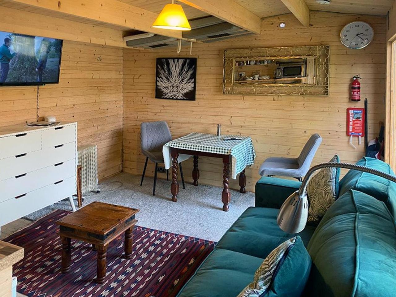 Cosy Garden Log Cabin Salisbury Luaran gambar